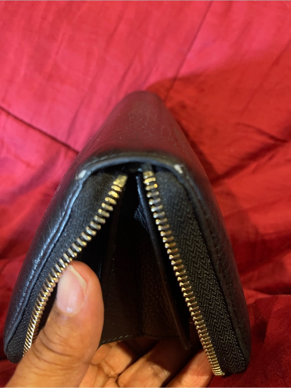 Gucci Black Leather Zip Wallet with Tassel and Embossed GG - Picture 13 of 14